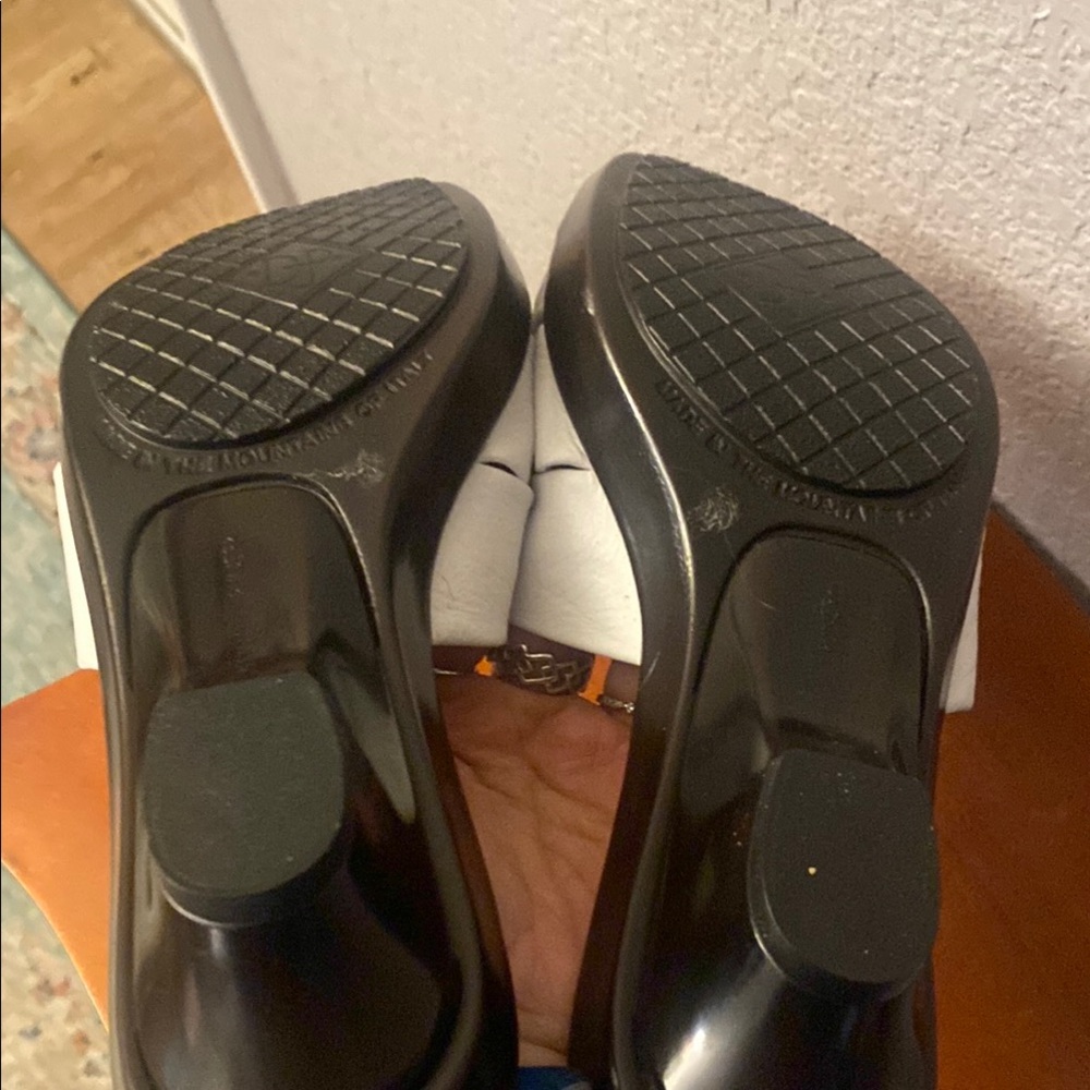 Donald J. Pliner Women's White Sandals - Picture 7 of 13